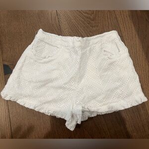 Girls adorable white eyelet shorts!